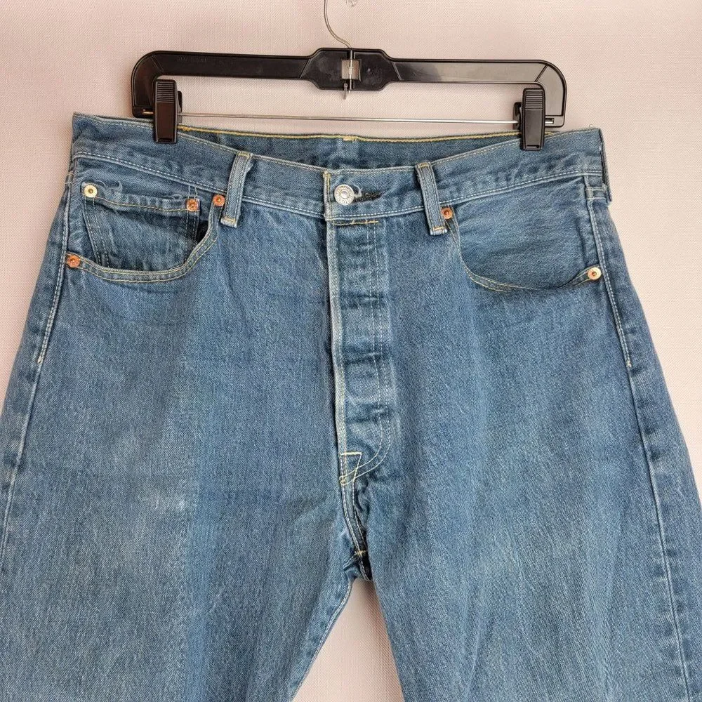 Levis 501 XX Mens Size 36 X 34 Blue Demin Medium Wash Button Fly Jean